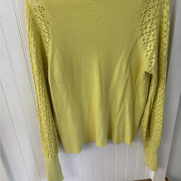 Sioni Women's V-Neck Sweater in Yellow - Picture 2 of 6